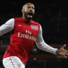 Thierry Henry dipastikan tampil di Jakarta bersama legenda Arsenal menghadapi Manchester United Legends di SUGBK. ((Foto: AFP/Ian Kington)
