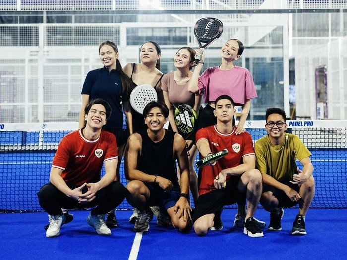 Artis main padel tennis. Foto: Instagram/@alghazali7/@elelrumi