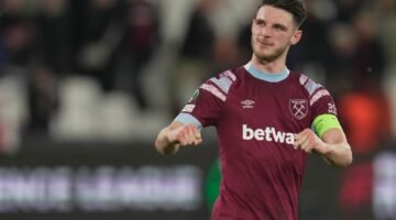 Arsenal dikabarkan segera memperpanjang kontrak Declan Rice dengan gaji 280 ribu pounds per pekan di London Utara. ( AP Photo/Kin Cheung)