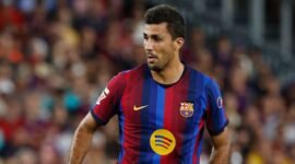 Rodri mengungkap perbedaan metode Pep Guardiola dan Hansi Flick, termasuk pola latihan gym dan pendekatan match fitness. (AP Photo/Joan Monfort)