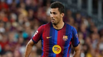Rodri mengungkap perbedaan metode Pep Guardiola dan Hansi Flick, termasuk pola latihan gym dan pendekatan match fitness. (AP Photo/Joan Monfort)