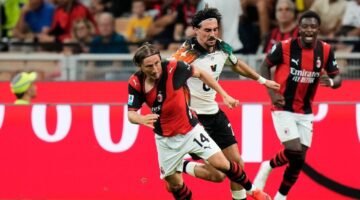 AC Milan mengalahkan Lecce 3-0 di San Siro. Pulisic, Rabiot, dan Moreira membawa Rossoneri meraih kemenangan. (AP Photo/Luca Bruno)