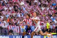 Dean Huijsen hanya mendapat hukuman satu laga usai kartu merah melawan Atletico Madrid dan masih bisa tampil di El Clasico. (AP Photo/Bernat Armangue)