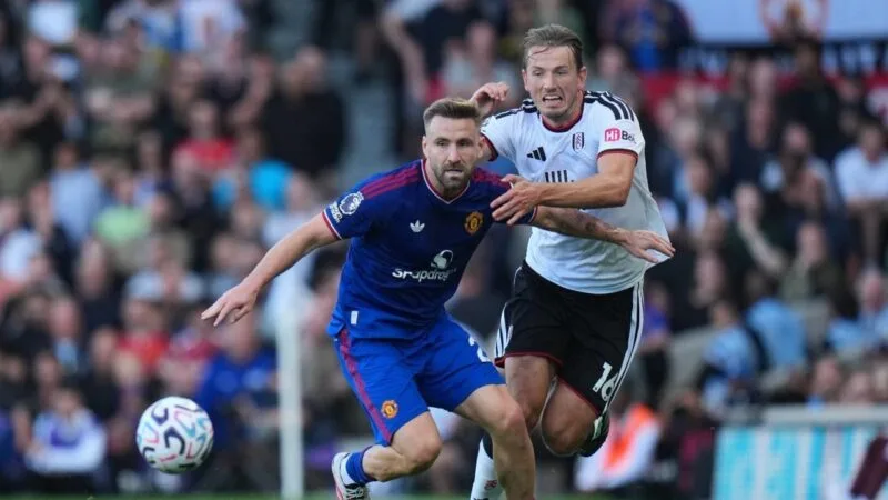 Manchester United ditahan Fulham 1-1. Michael Carrick menilai MU seharusnya menang jika Bernd Leno tak tampil gemilang.( Foto: AP Photo/Kin Cheung)