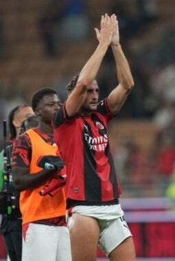 AC Milan Hajar Lecce 3-0 di San Siro, Pulisic hingga Moreira Antar Rossoneri Raih Tiga Poin