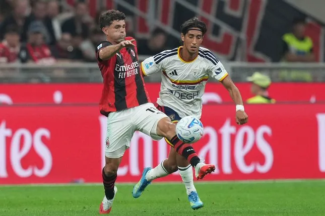 AC Milan menang telak 3-0 atas Lecce di San Siro pada pekan kelima Serie A 2026/2027 dan naik ke posisi kelima. (foto: 